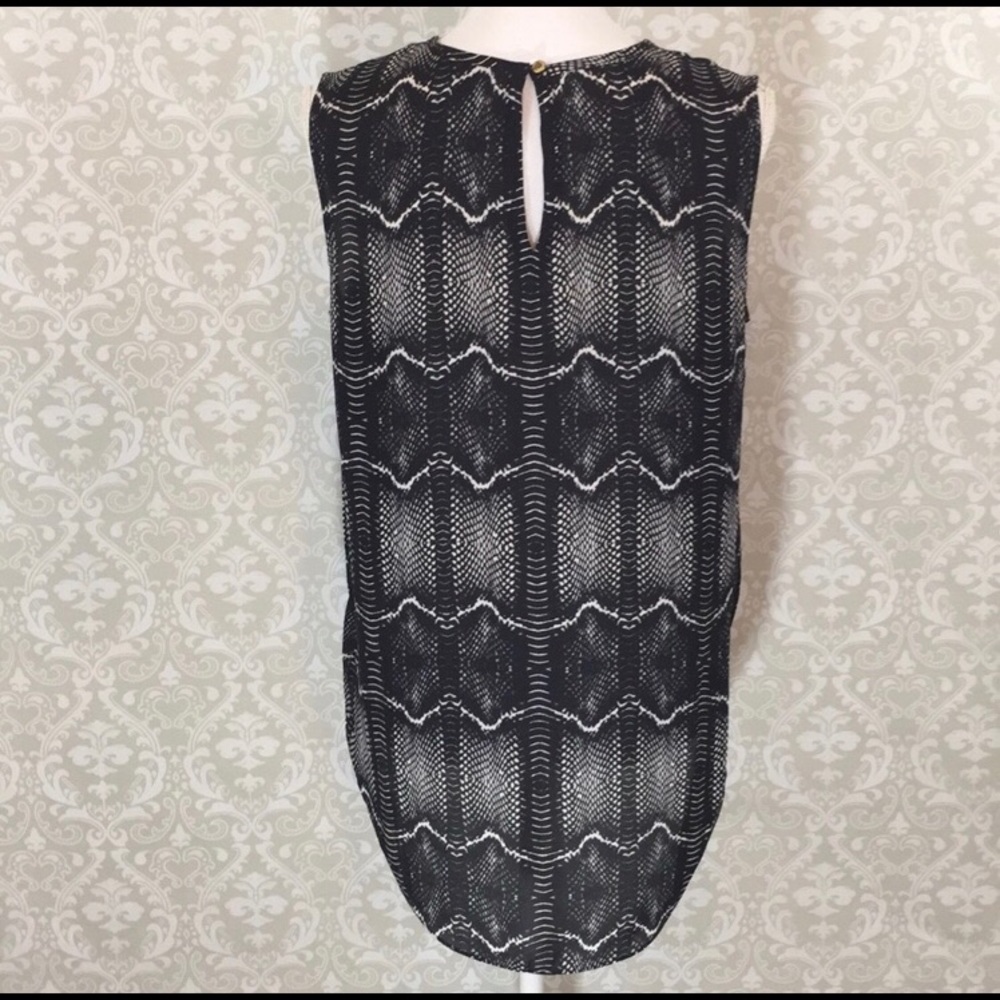 Vince Camuto Sleeveless Snake Print Blouse - Picture 2 of 6